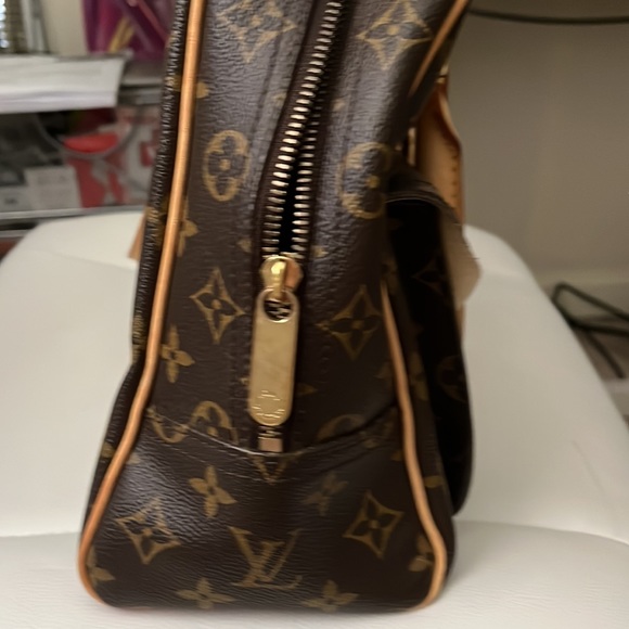 💎Authentic 💎 Louis Vuitton Manhattan GM Tote💎 - Picture 4 of 15